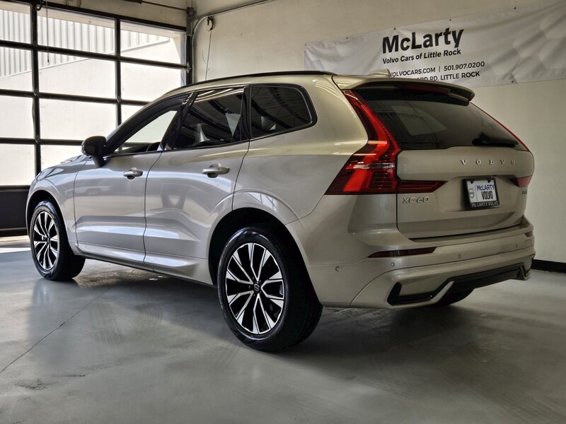 2025 Volvo XC60 B5 Plus photo 6