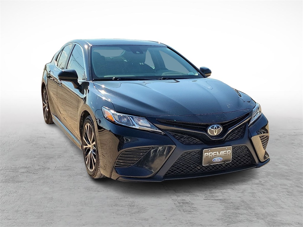 2020 Toyota Camry SE photo 2