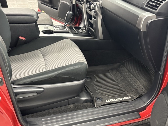 2019 Toyota 4Runner SR5 photo 31