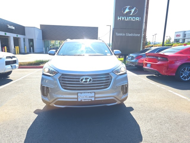 2017 Hyundai Santa Fe SE photo 2