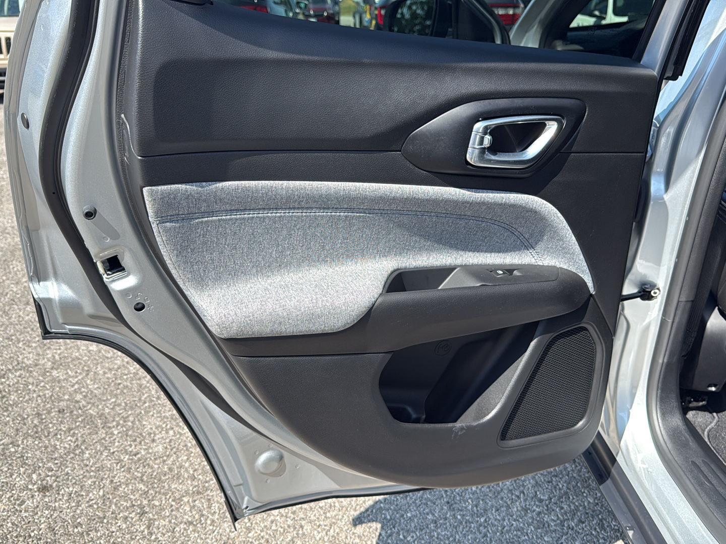 2025 Jeep Compass Latitude photo 16