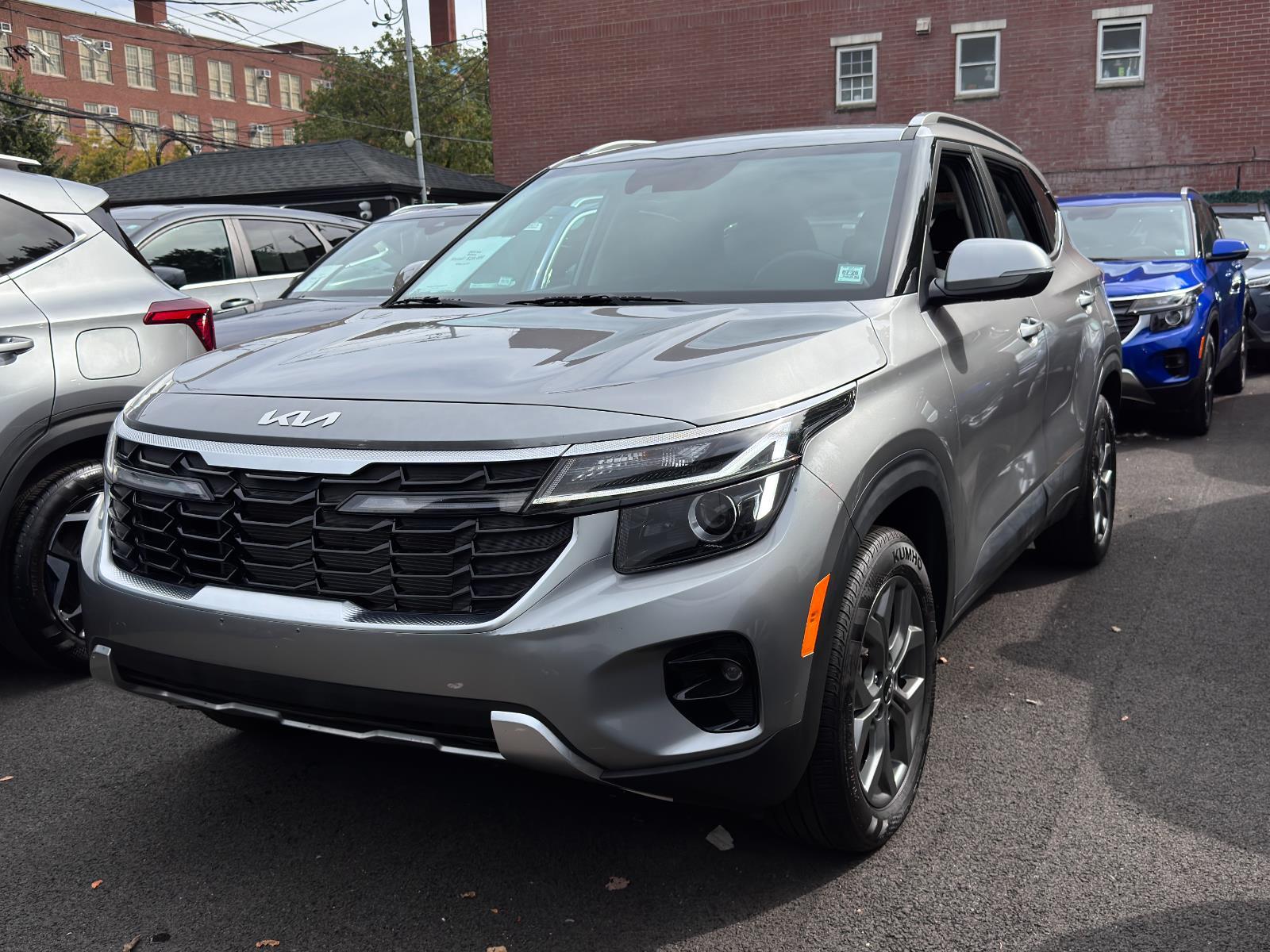 2024 Kia Seltos S's photo