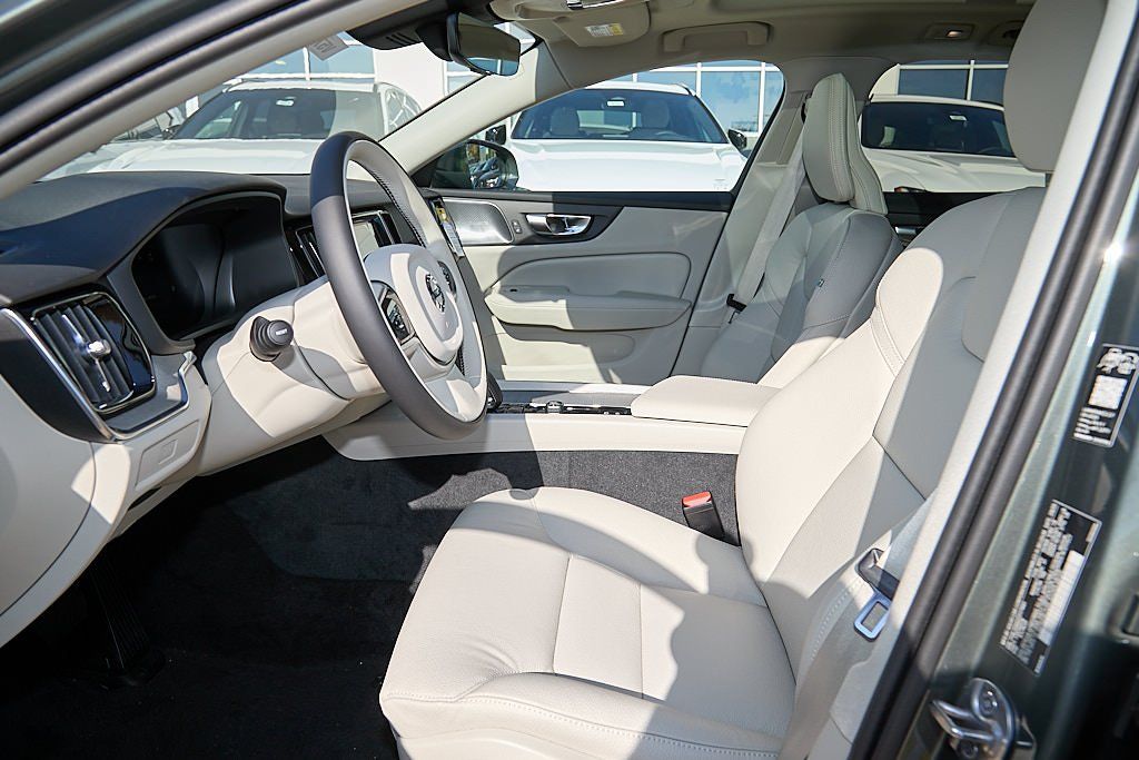 2026 VOLVO V60CC - Image 12