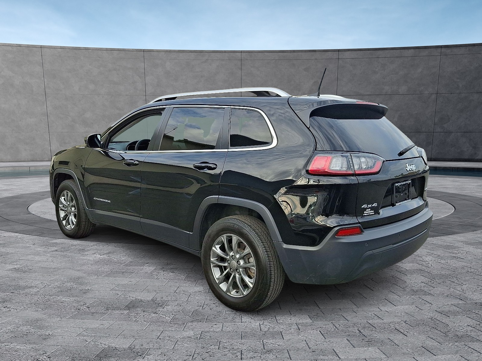 2020 Jeep Cherokee Latitude photo 2