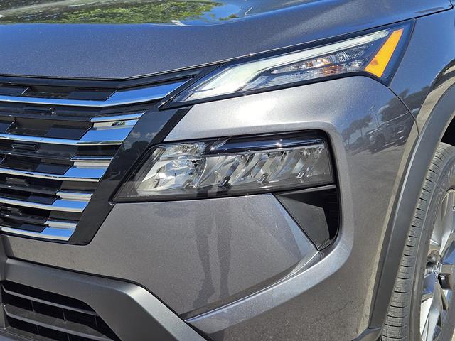 2026 Nissan Rogue S photo 5
