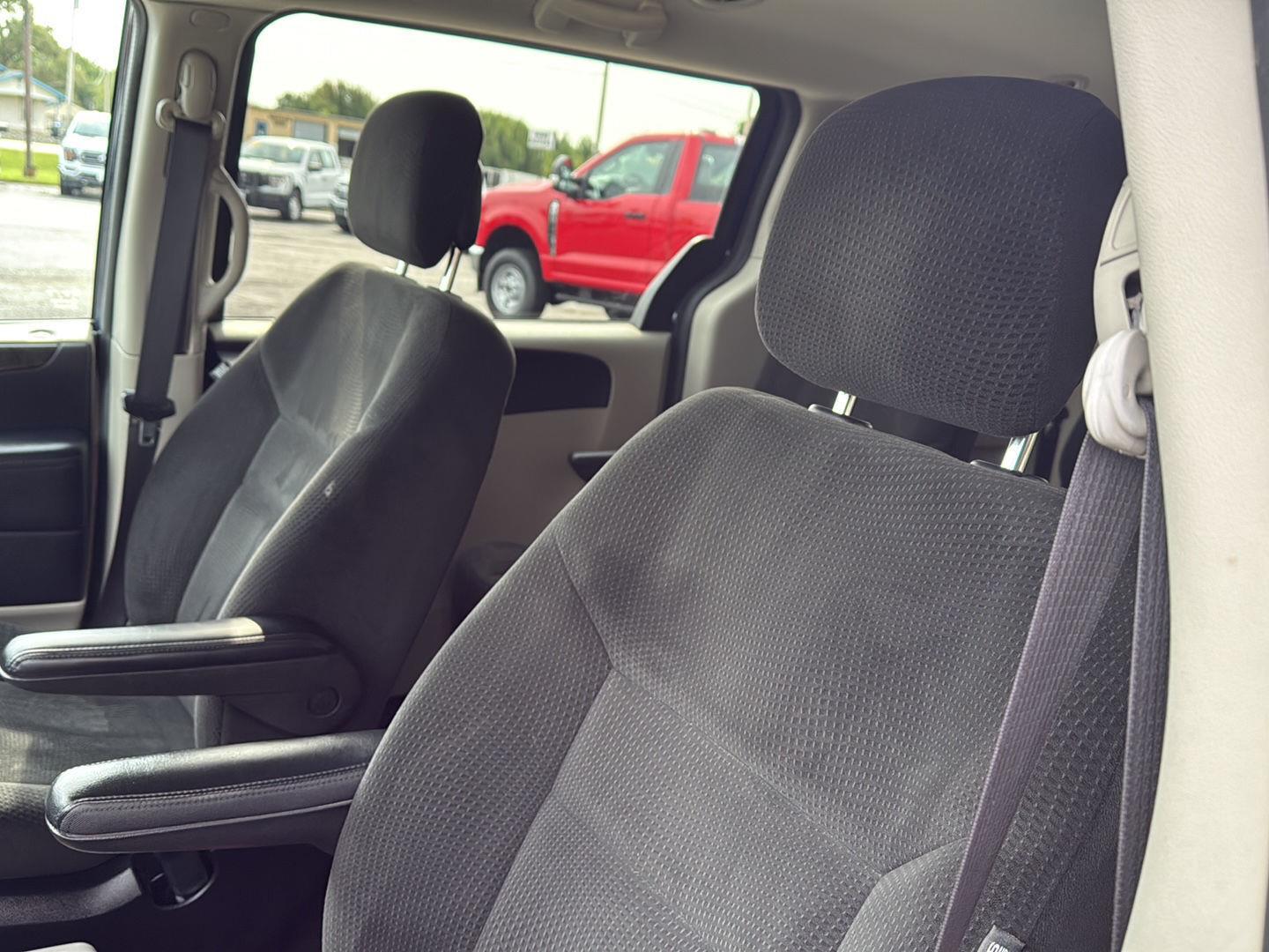2016 Dodge Grand Caravan SE photo 5