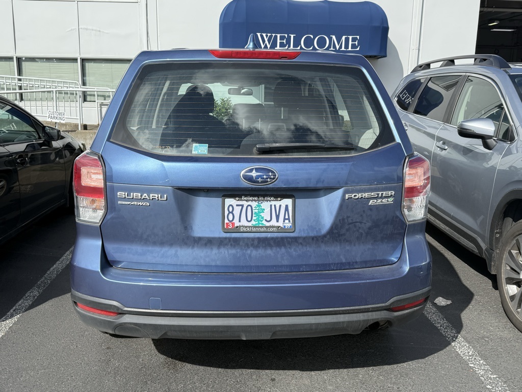 2017 Subaru Forester 2.5i photo 2
