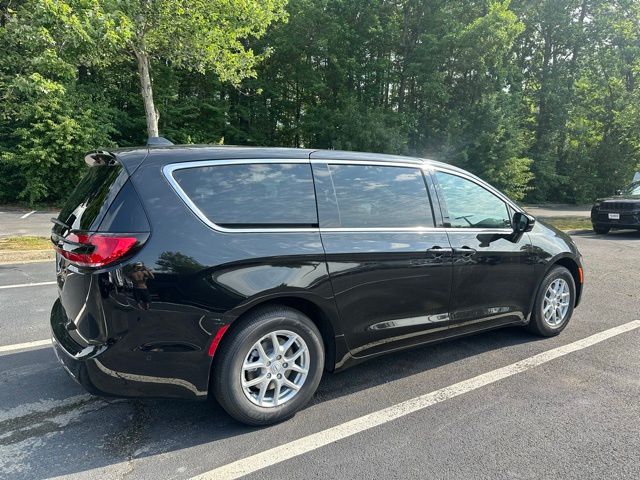 2025 Chrysler Pacifica photo 5