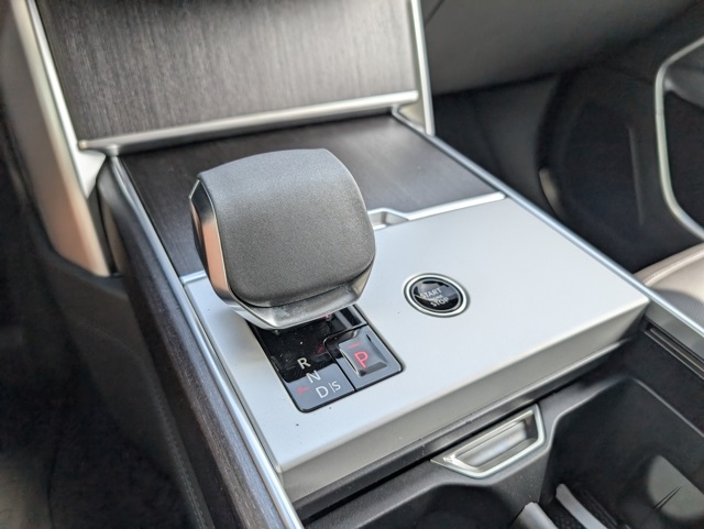 2025 Land Rover Range Rover SE photo 15