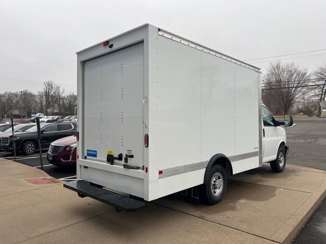 2024 Chevrolet Express Cutaway 3500 photo 3