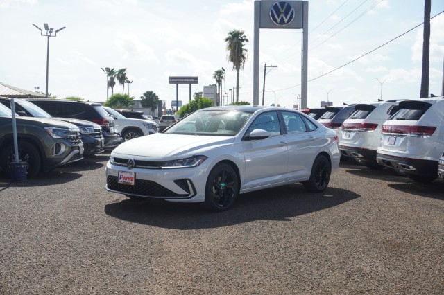 2025 Volkswagen Jetta SE's photo