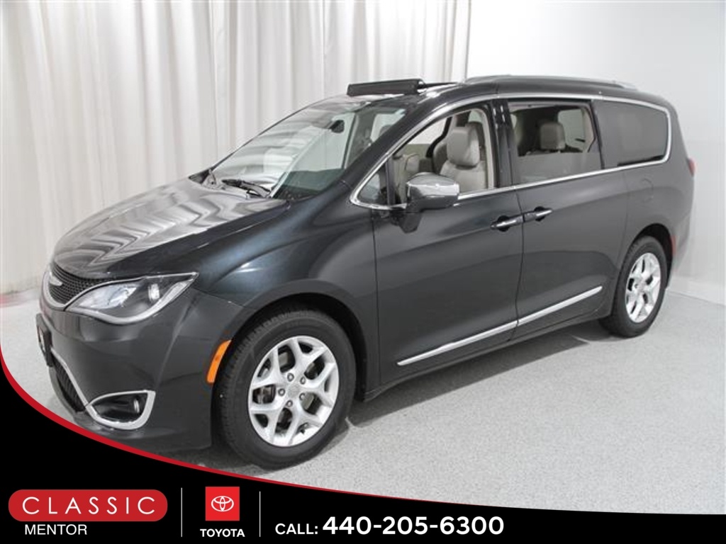 2020 Chrysler Pacifica Limited photo 3