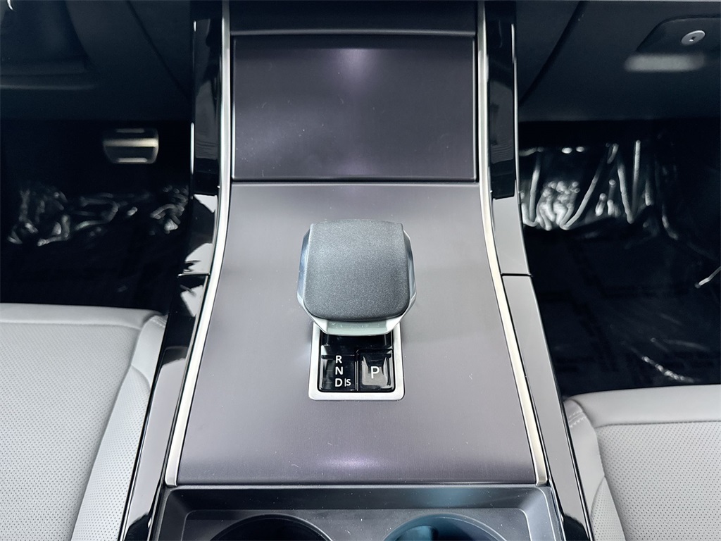 2026 Land Rover Range Rover Velar SE photo 15