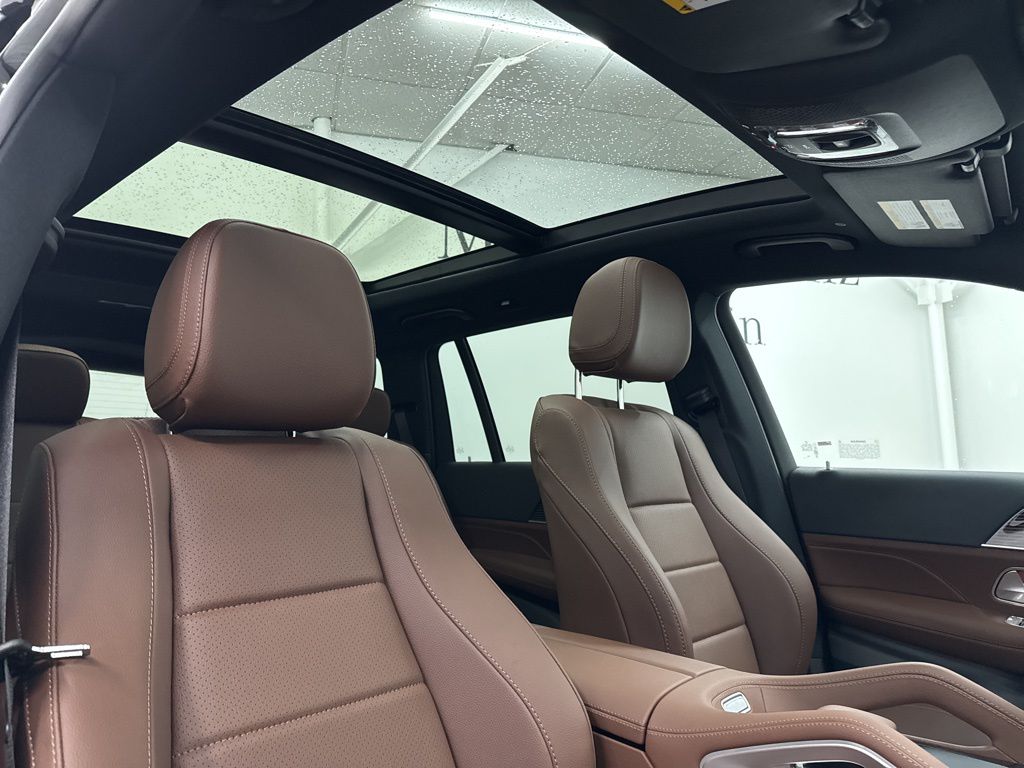 2026 Mercedes Benz GLS 450 4MATIC photo 25