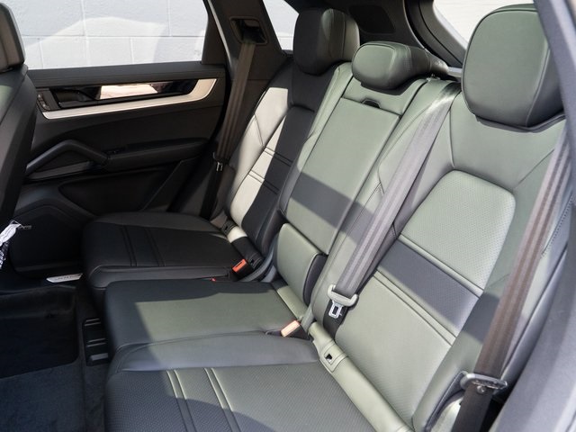 2026 Porsche Cayenne photo 17