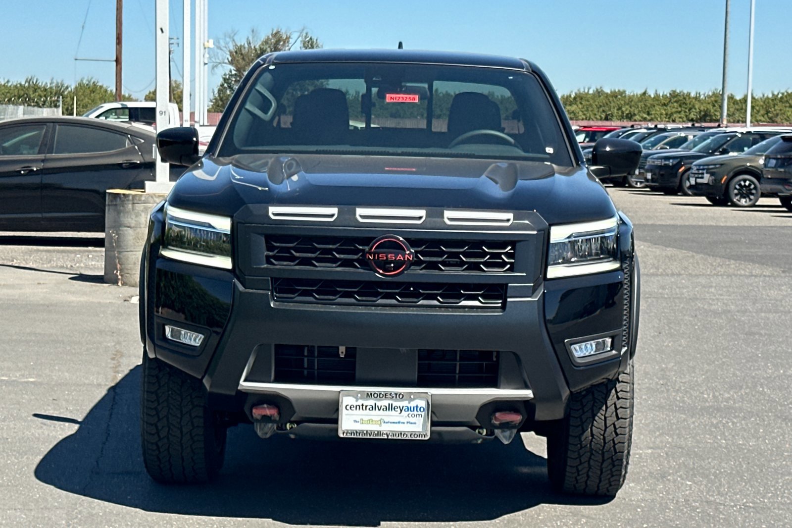 2025 Nissan Frontier Crew Cab PRO-4X photo 9