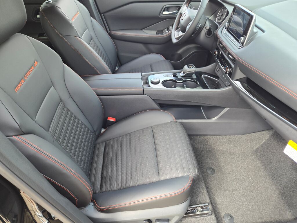 2026 Nissan Rogue SV photo 5
