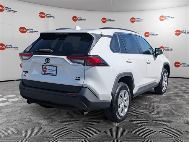 2021 Toyota RAV4 LE photo 3