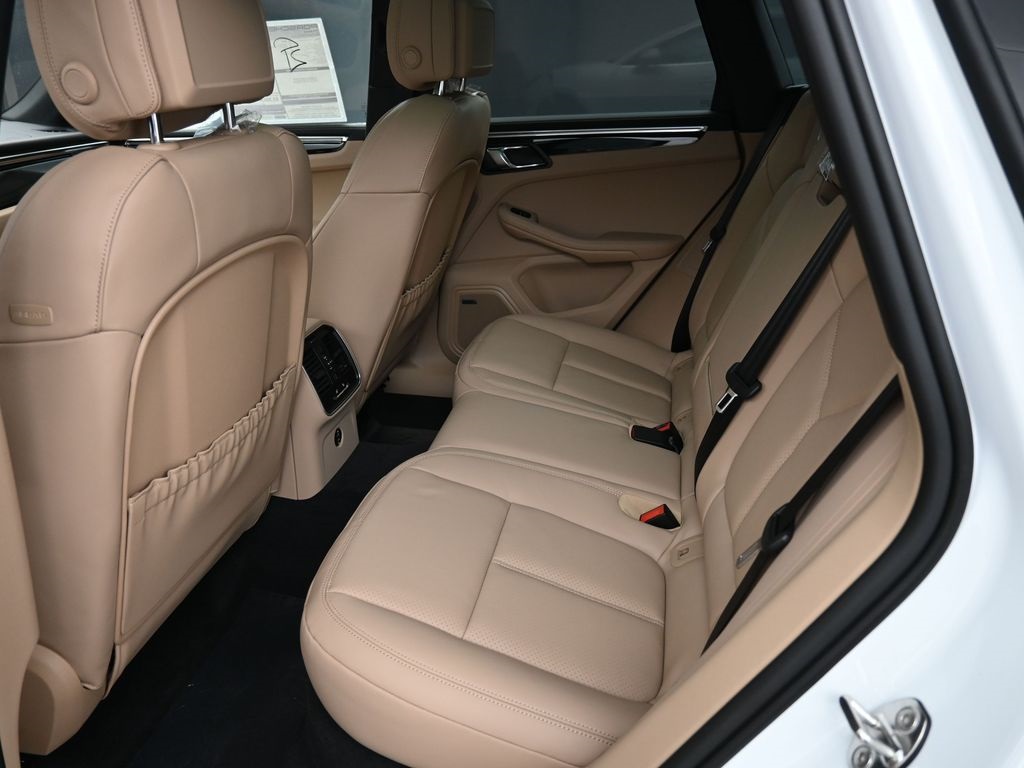 2026 Porsche Macan S photo 6