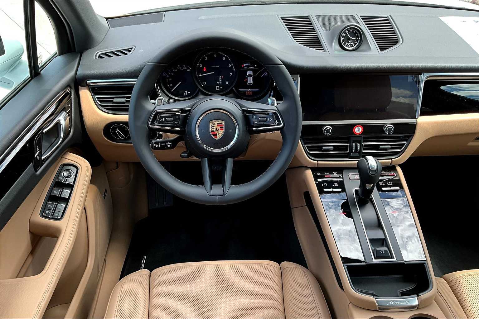2026 Porsche Macan T photo 15