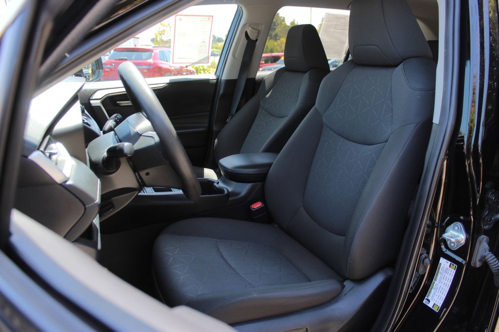 2023 Toyota RAV4 XLE photo 10