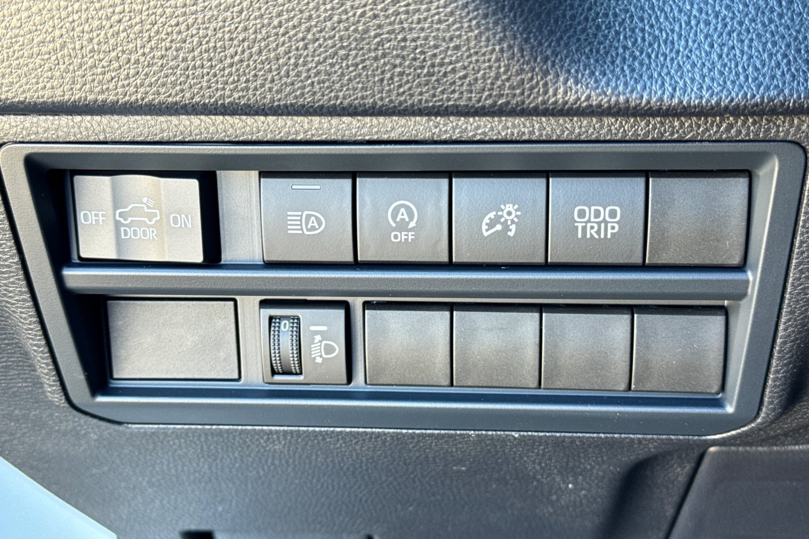 2025 Toyota Tundra SR5 CrewMax photo 29