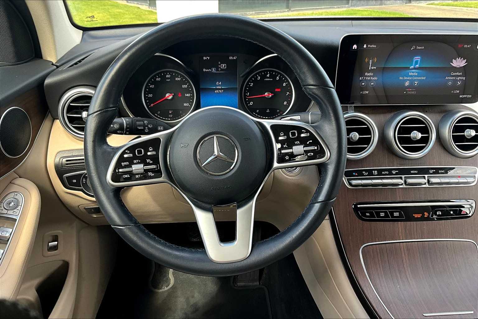 2021 Mercedes Benz GLC 300 photo 4