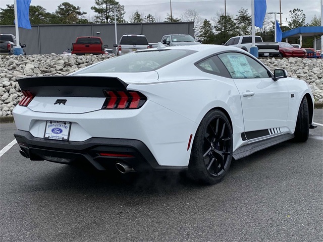 2025 Ford Mustang GT photo 3