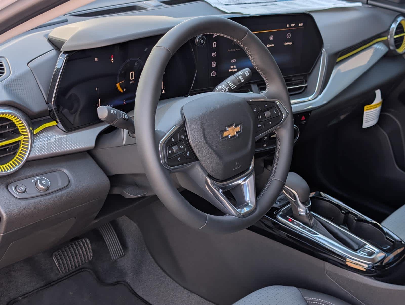 2025 Chevrolet Trax LT photo 9