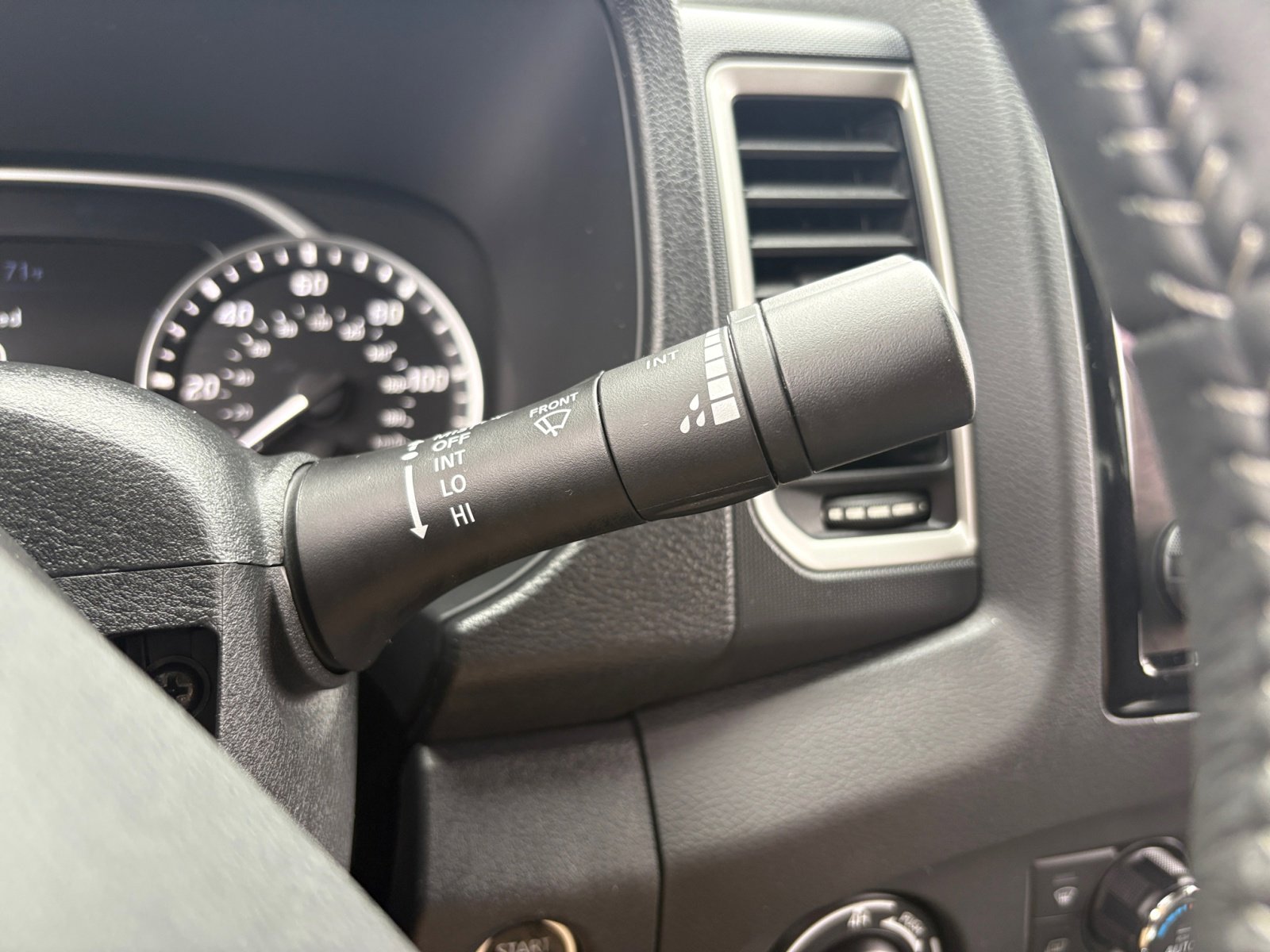 2024 Nissan Frontier SV photo 21