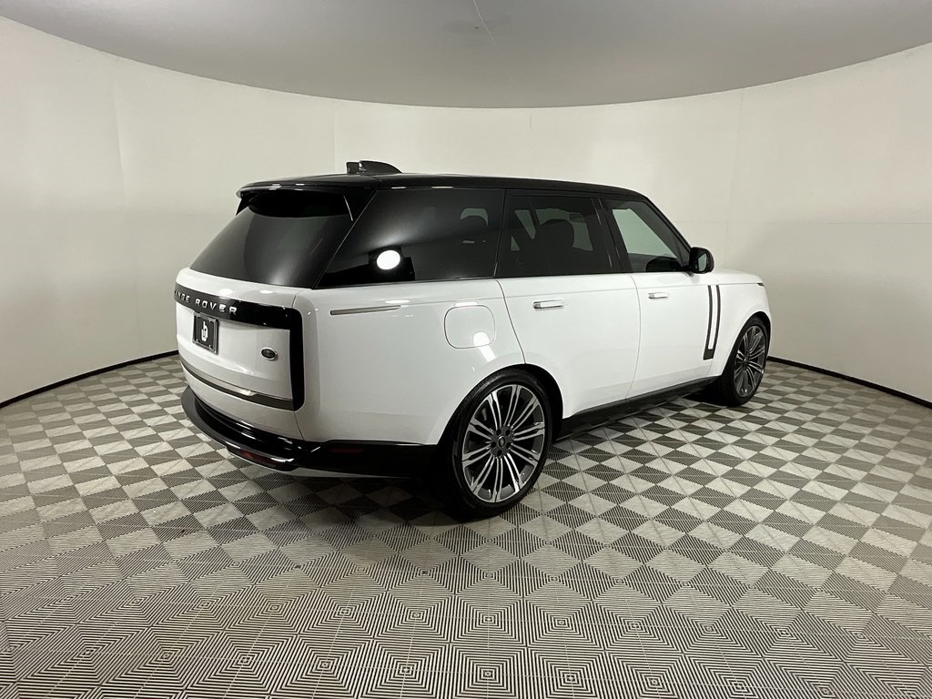 2023 Land Rover Range Rover SE photo 4