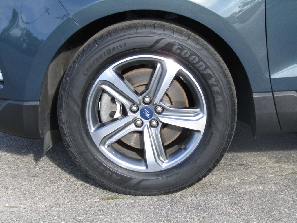 2019 Ford Edge SEL photo 4