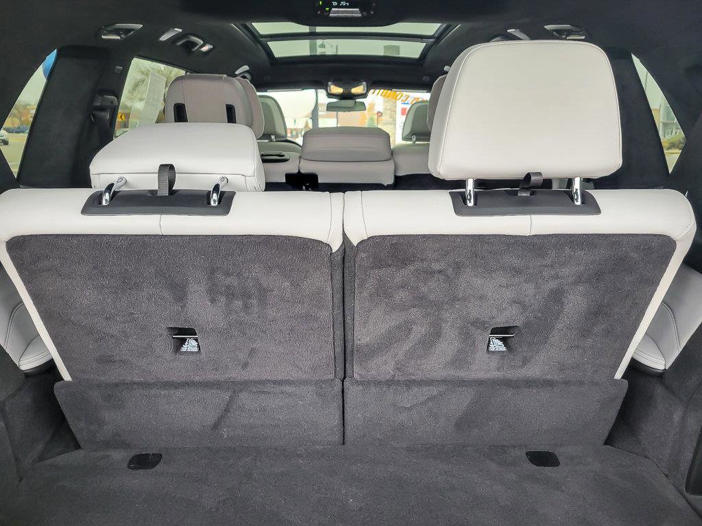 2023 BMW X7 - Image 27