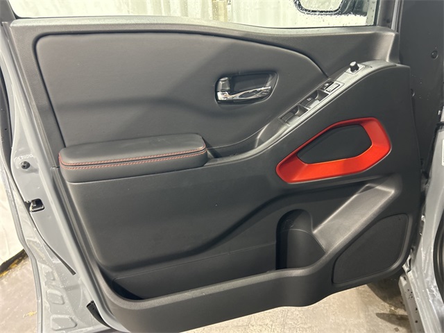 2025 Nissan Frontier PRO-4X photo 9