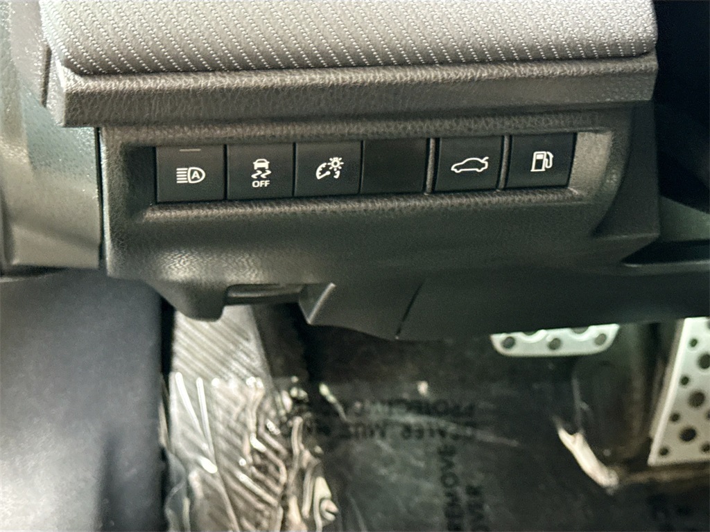 2025 Toyota Camry SE photo 37