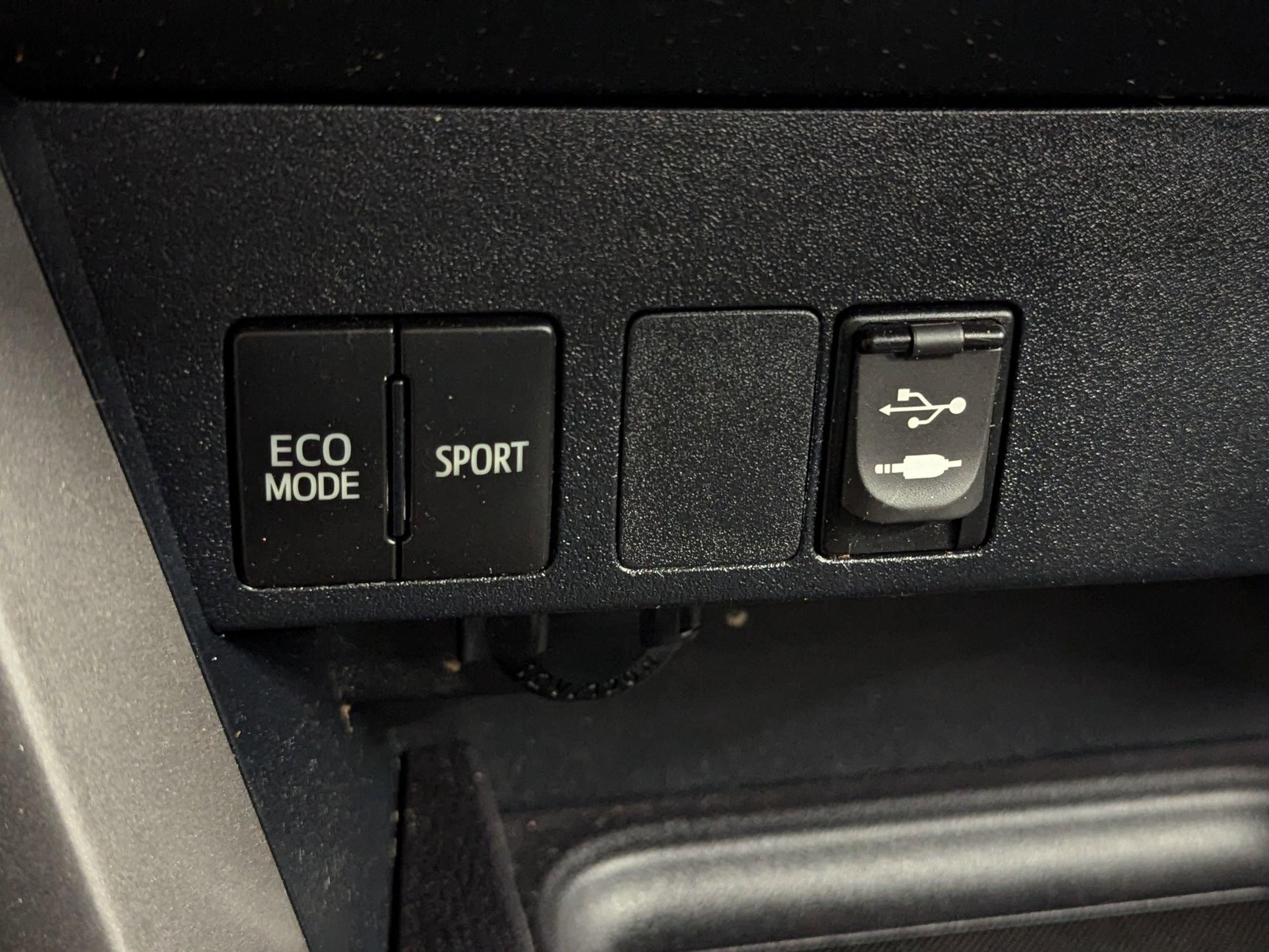 2018 Toyota RAV4 LE photo 22