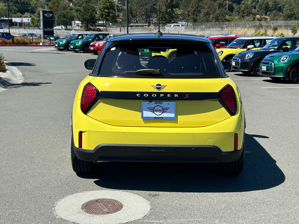 2025 Mini Cooper 4 Door Hardtop Signature photo 4