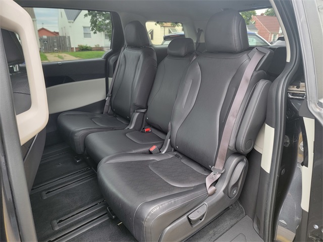2023 Kia Carnival EX photo 13