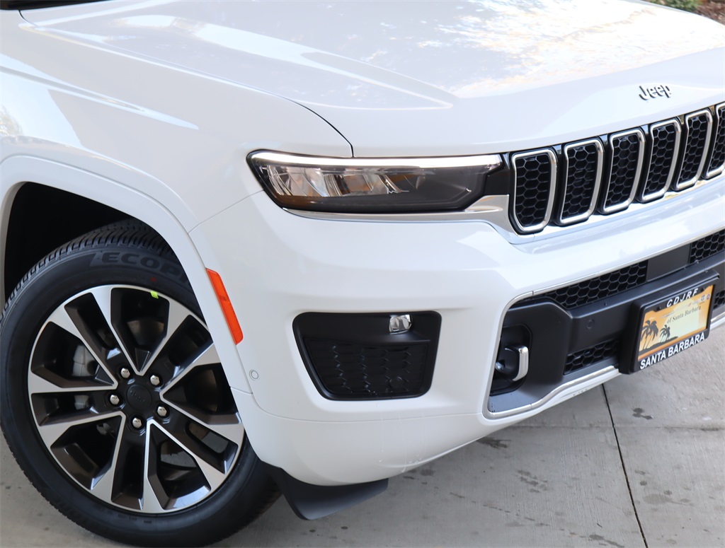 2023 Jeep Grand Cherokee Overland photo 3