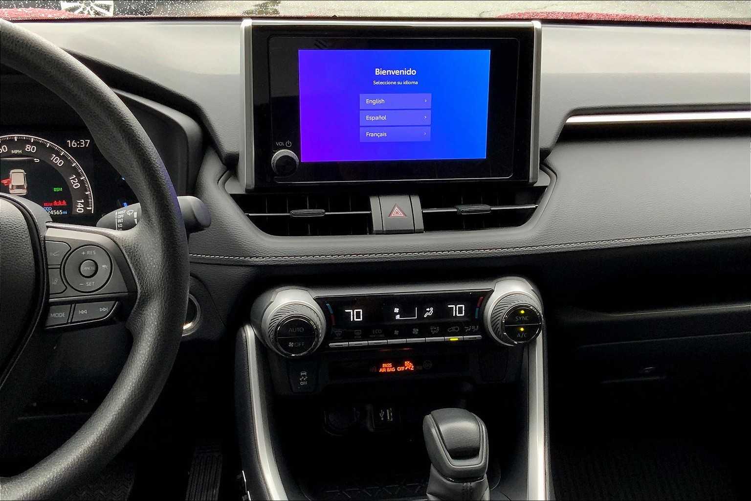 2025 Toyota RAV4 Hybrid XLE photo 3