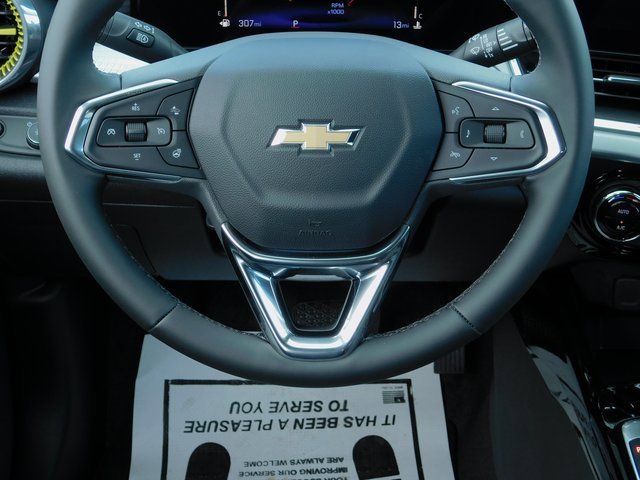2025 Chevrolet Trax LT photo 13