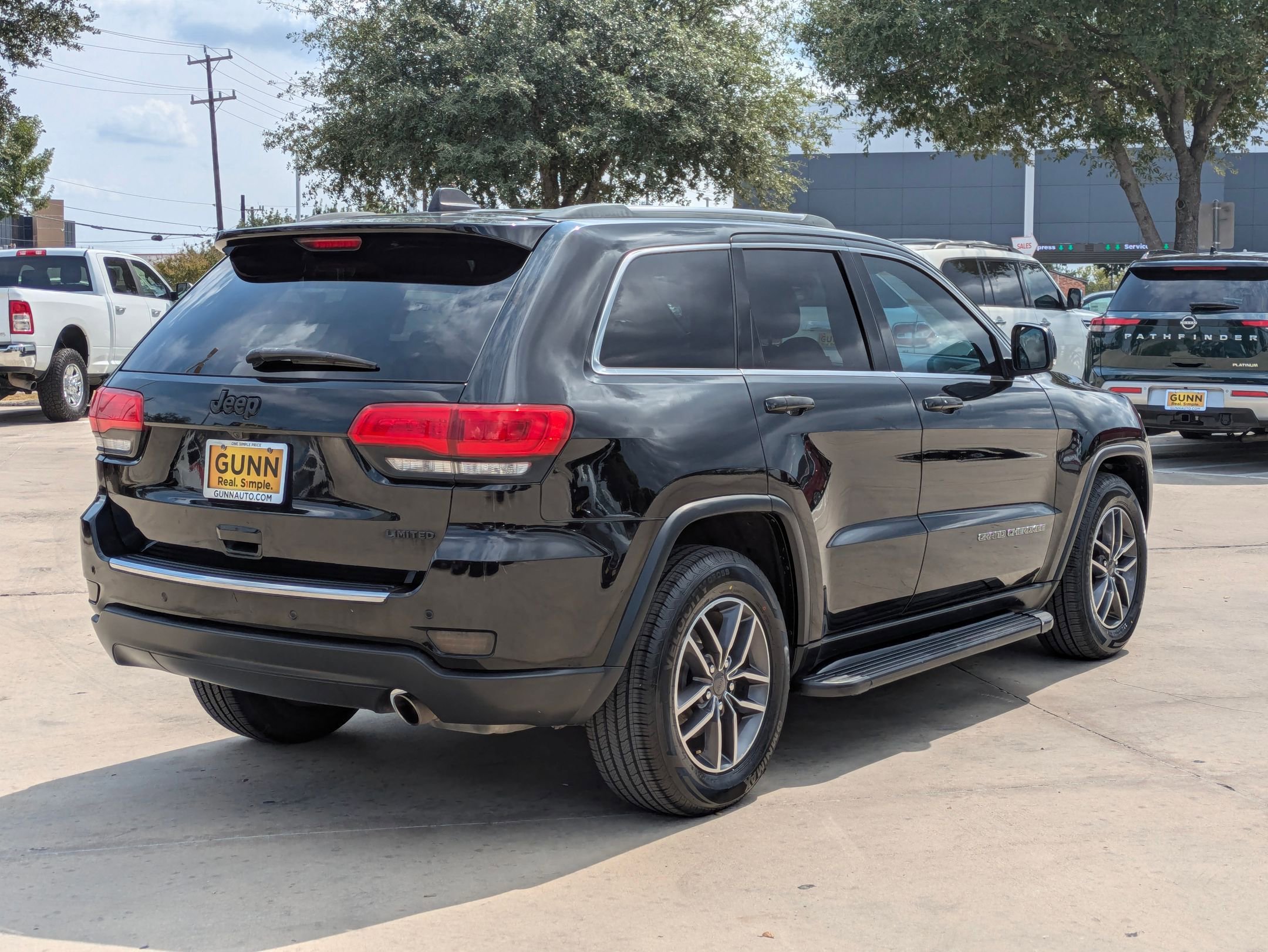 2019 Jeep Grand Cherokee Limited photo 2
