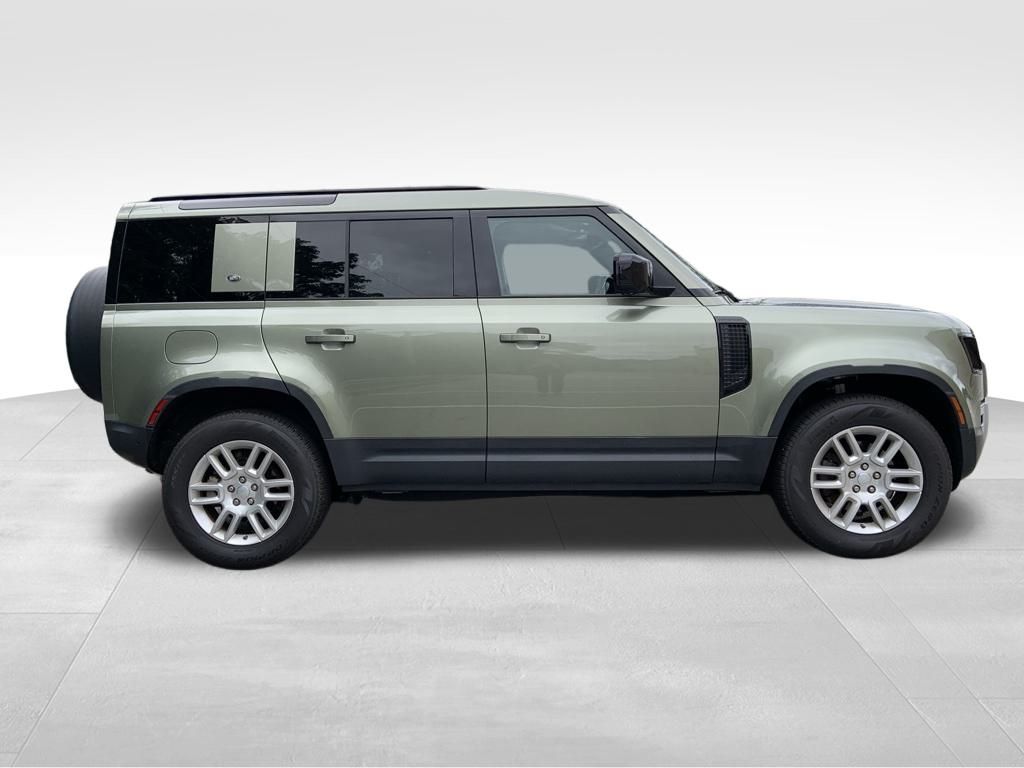 2021 Land Rover Defender 110 S photo 4
