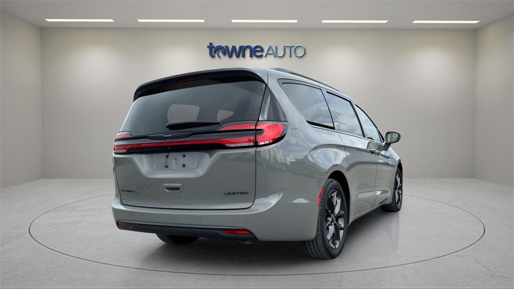 2022 Chrysler Pacifica Limited photo 4