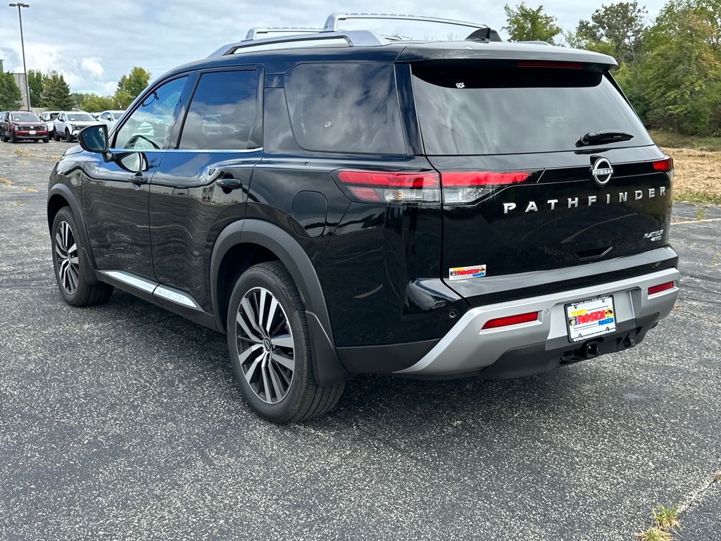 2025 Nissan Pathfinder Platinum photo 3