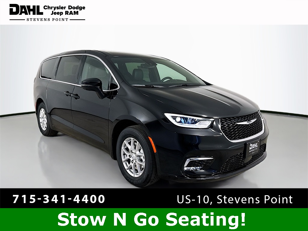 2025 Chrysler Pacifica Select's photo