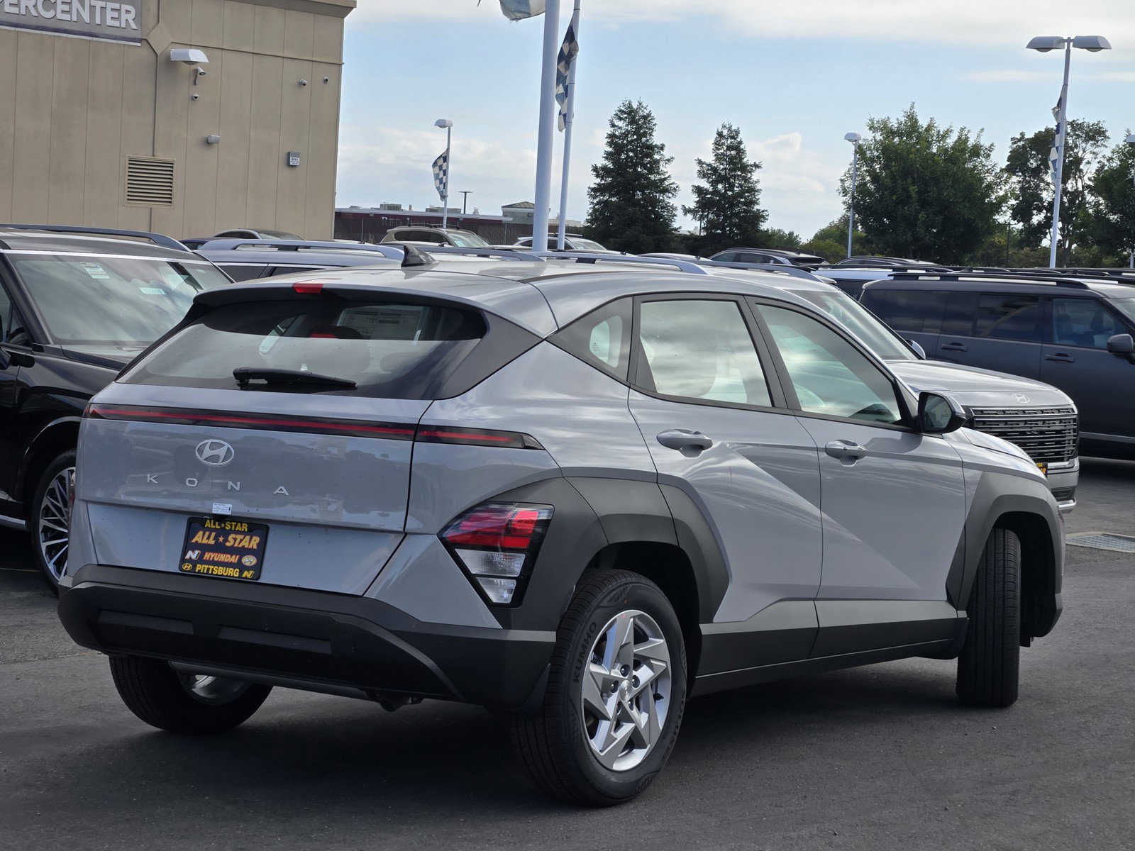 2026 Hyundai Kona SE photo 3