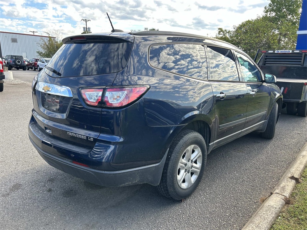 2016 Chevrolet Traverse LS photo 3