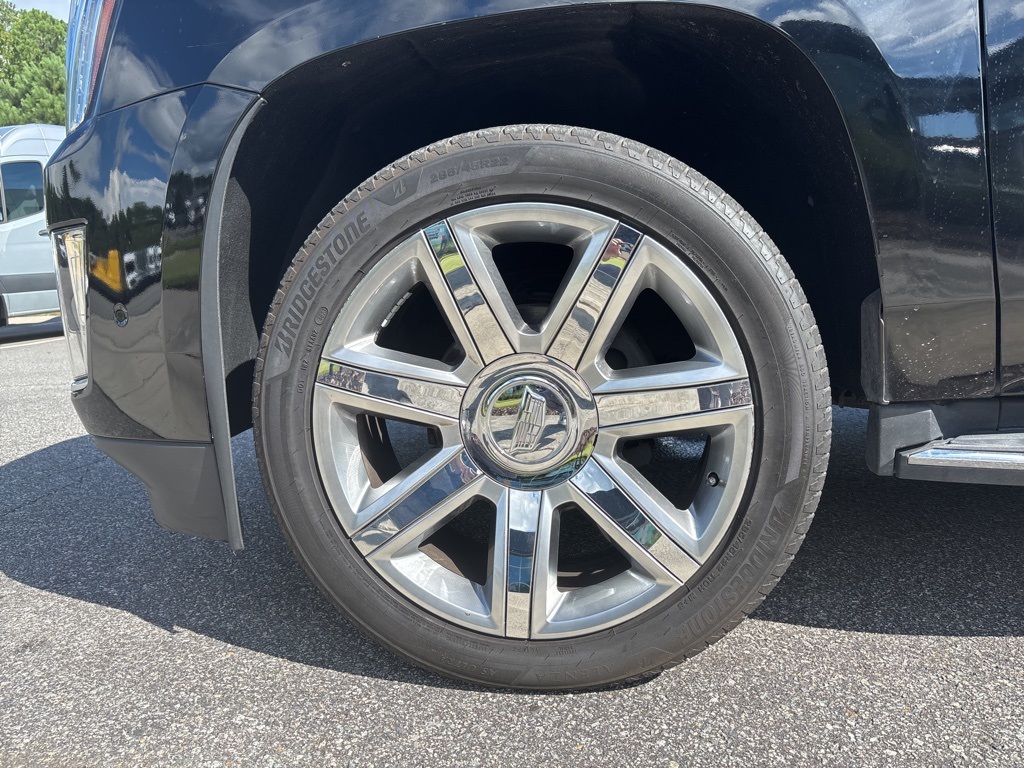 2019 Cadillac Escalade Luxury photo 11