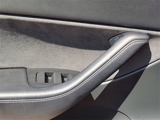 2022 Tesla Model Y Long Range photo 19